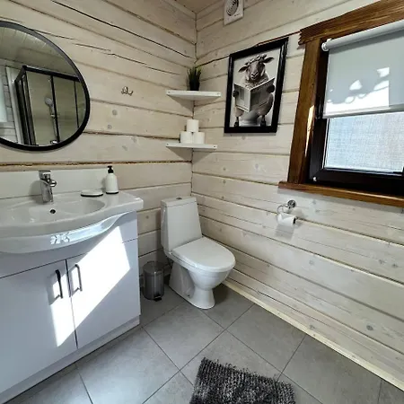 над фермою וילה Nizhniy Studenyy