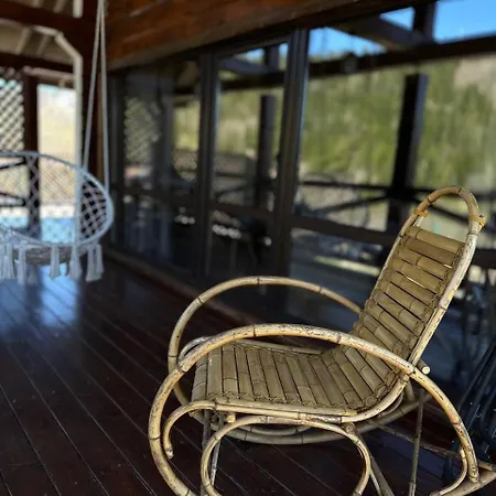 над фермою Vila Nizhniy Studenyy