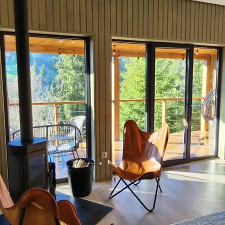 над фермою Vila Nizhniy Studenyy